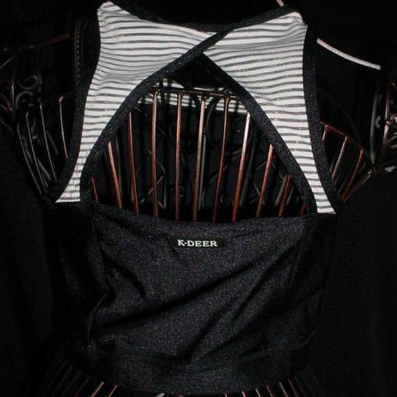 K-DEER Athletic Black & WhiteTank Top L - Picture 2 of 2